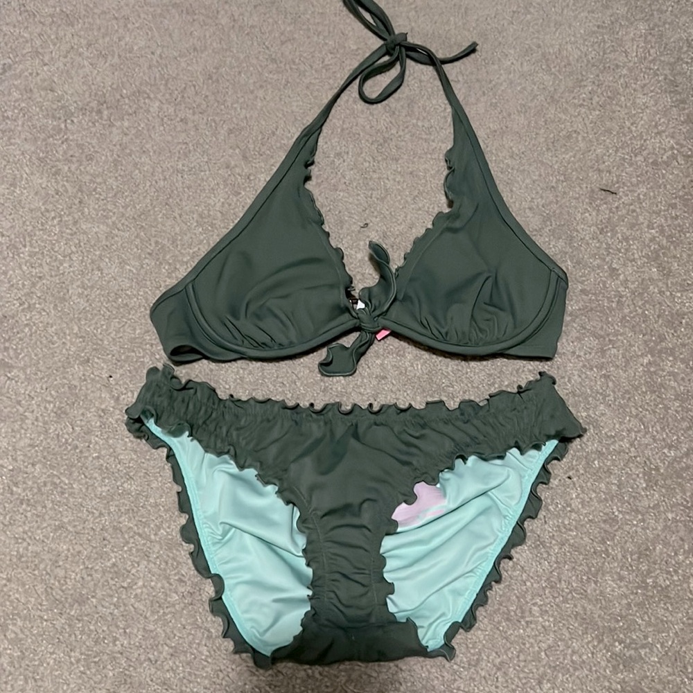 NWOT Victoria’s Secret olive green bikini size 34B / small